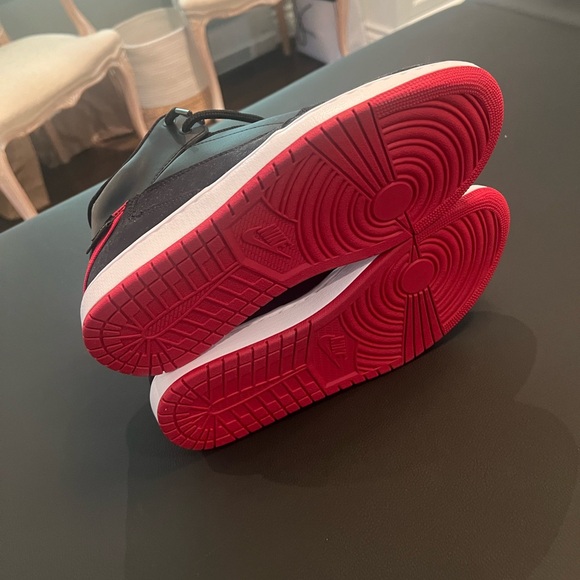 Brand new Jordan fadeaway sneakers - Picture 4 of 5